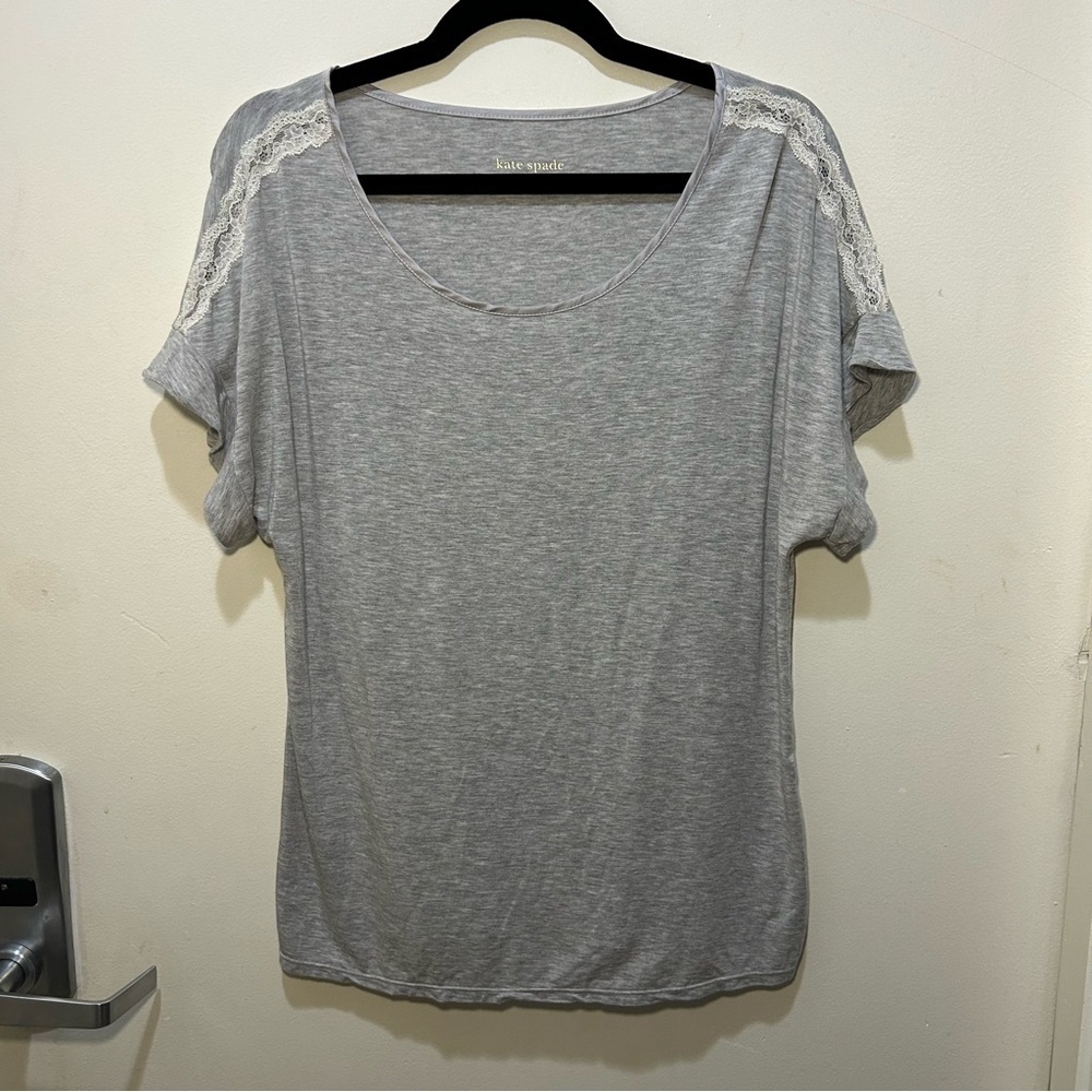 Kate Spade Gray & White Laced Sleeve Short Sleeve T-Shirt Size Medium